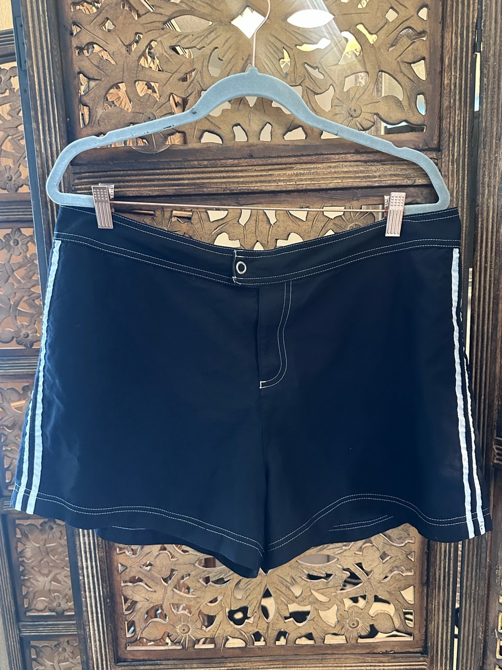 St. Johns Bay Swim Black & White Velcro Snap Button Closure Board / Swim Shorts.